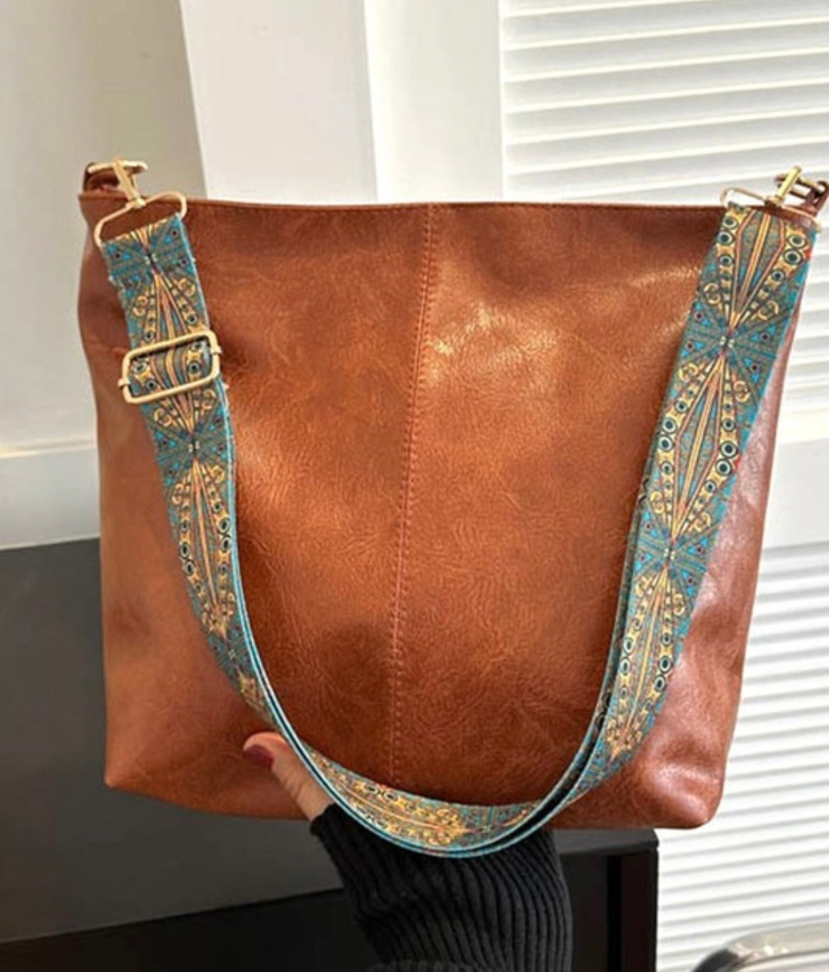 Retro leather crossbody